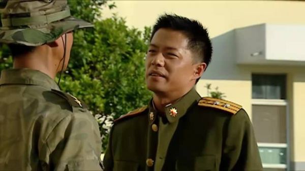 士兵突击：士官进入特训营，不料教官粗暴对待，把宿舍称作狗窝