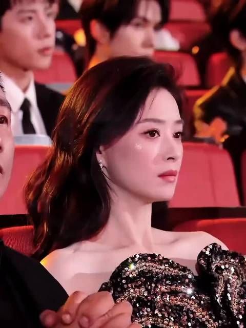 蒋欣凭配角出彩获白玉兰奖，演技功底获赞