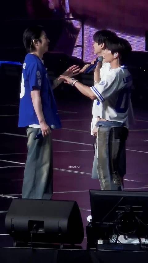 特哥演唱会调侃粉丝喜好，成员互动引热议