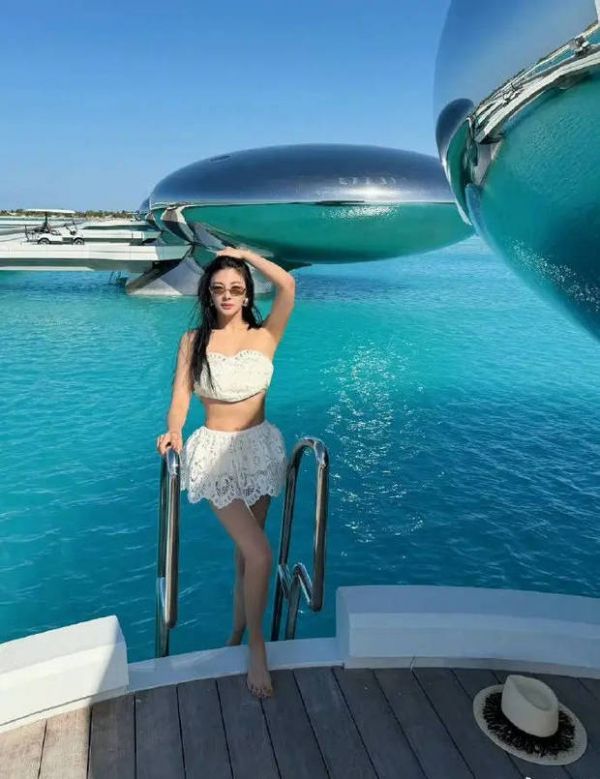 张雨绮身材超辣。