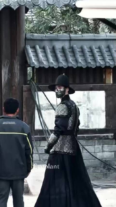 何与面具抬头瞬间惊艳，萧靖西智性恋氛围拉满