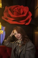 蔡少芬张晋庆祝结婚18周年 搞怪亲吻满脸幸福