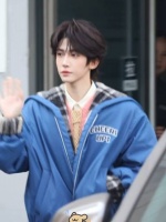 刘宇hi6录制上班了，扑面而来好精致的一张脸！完全是建模脸来的！