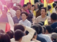 《小城大事》开城戏人山人海调度获赞