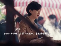 李秋萍在摊前吃饭被孤立，乡亲们都恨她，尽管不说出来