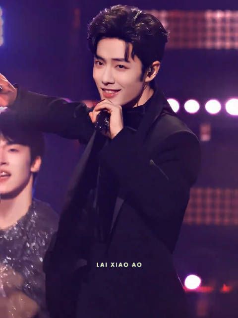 根本找不到此频的退出键在哪 全世界请看 给肖战的新年心意