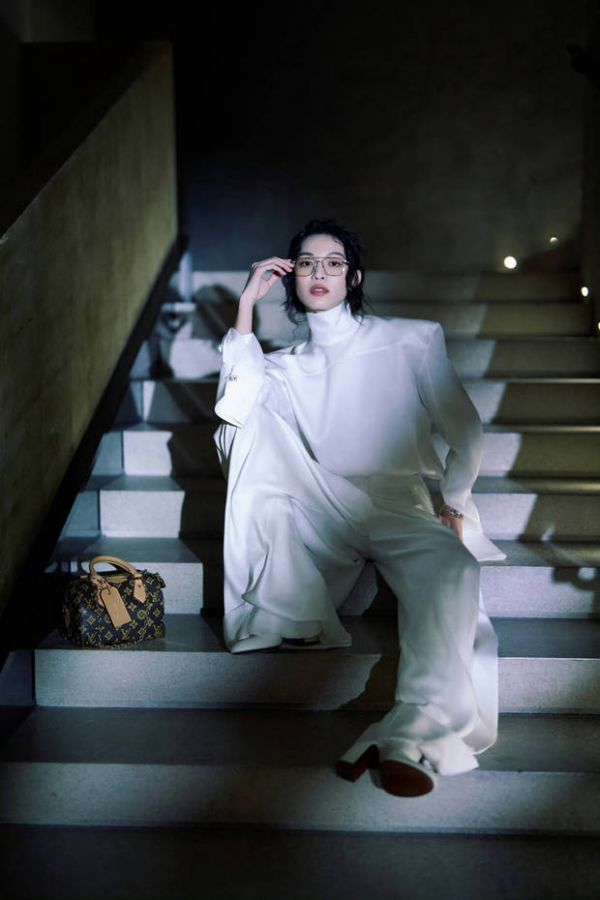 钟楚曦充满姐感。