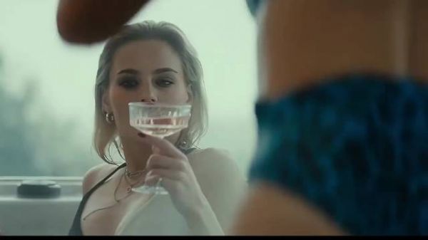 2025年最新影片《血色断片》剧情相当炸裂，只能说贵圈真乱！