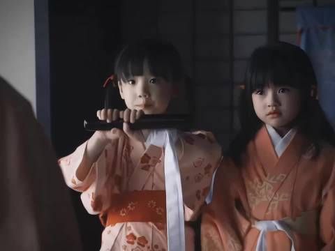 茶茶幼年救妹未获救，生命遗憾落幕