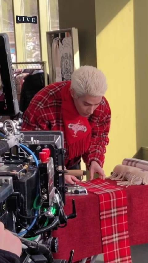 当米卡做起housework，会是什么样的 @米卡MIKA 安静又认真的帅气啊～ 米卡