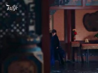 侯明昊蓝色长袍造型诠释病娇美人陆江来