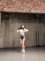 不愧是女团出道的 三上悠亚