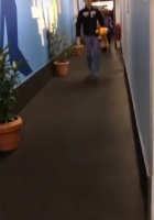 感觉小宝有点疲惫，但还是好可爱的去合影