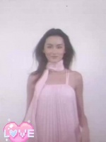 70年代萧芳芳采访青霞的镜头，可谓是风华绝代