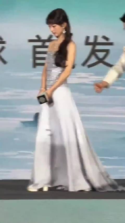 喜欢赵丽颖纯天然,世萌一,继续看飞天金鹰双料视后的新剧小城大事