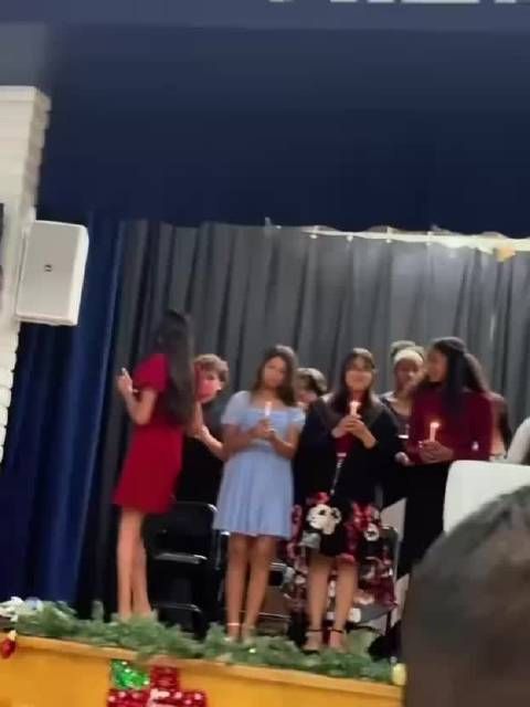 妹子很淡定，仿佛不是第一次了