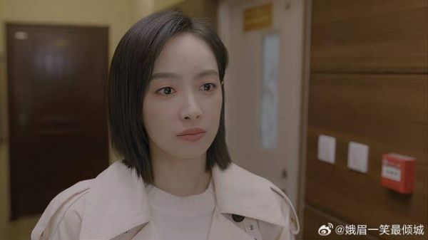 女友叫男友上班，听到他屋里藏人，哪料竟是亲爸！