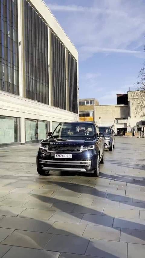 今天安妮长公主乘车抵达格洛斯特大学