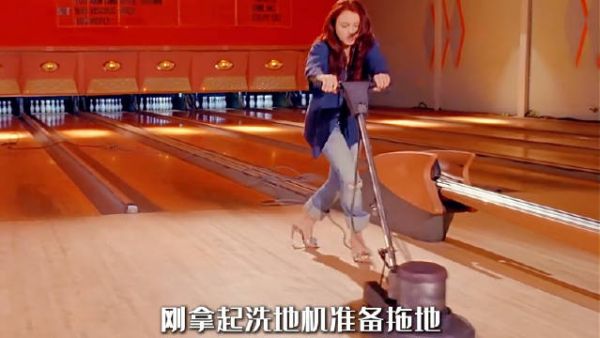 女子与男子因吻互换运气，《倒霉爱神》上演