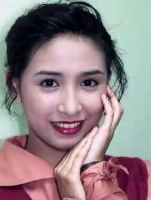 56岁吴婉芳简直冻龄美人，嫁百亿富豪独宠30年，儿媳是霍启刚堂妹