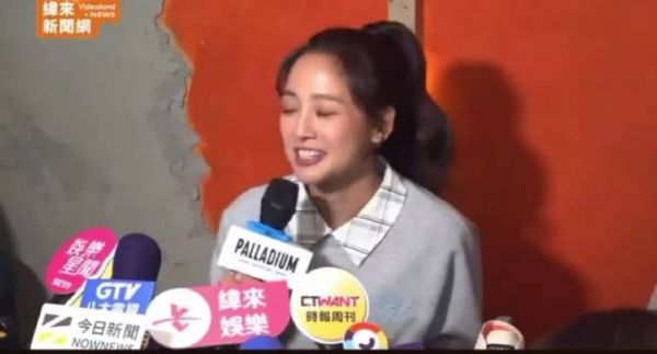 鬼鬼女儿学说话见男性就喊爸爸