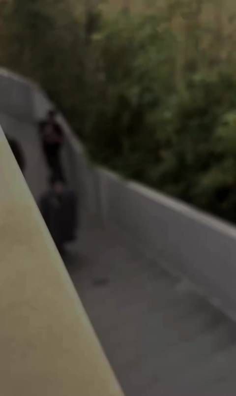 魏大勋新路透梦回孟宴臣了！ 眼镜+大衣造型！金贵又疏离的气质，帅出新高度