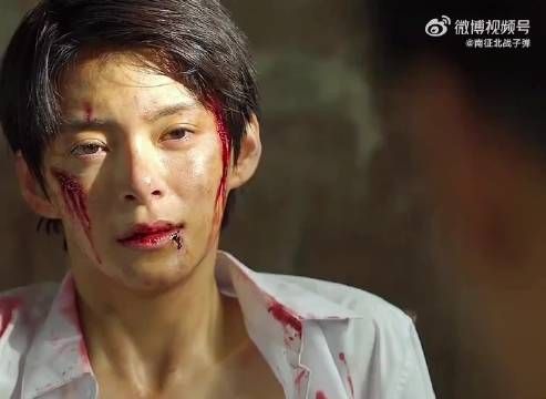 黑帮老大发现对手竟是失散多年女儿