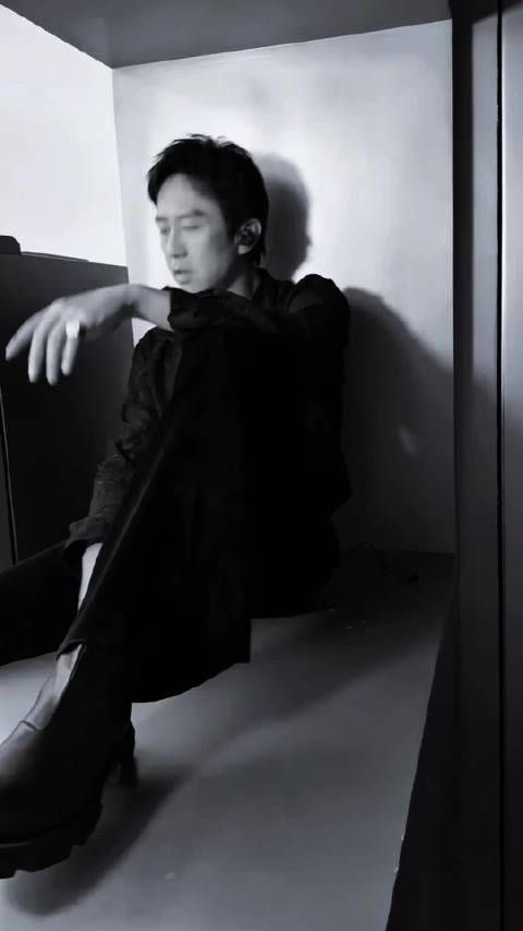 邓超杀青《第十七条》后为董子健新片魔性宣传