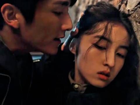 张新成表演吓到张子枫，网友热议剧情效果