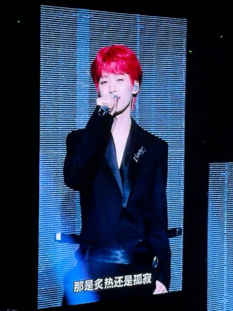 风格碰撞了 妹妹头➕V领 又在萌脸烧