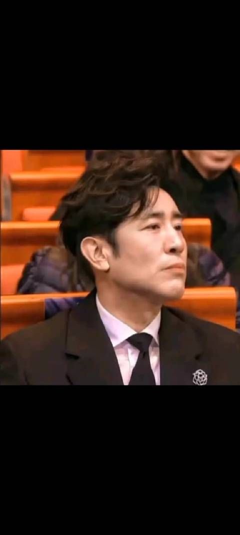 那年的金鸡奖是我最不愿提起的 但是 要天天开心啊  （好久没上线了 ）