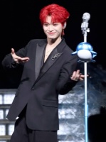 红发黑西装的梓渝完全daddy… 这身搭配给我焊死 《趁黎明来临前说爱吧》