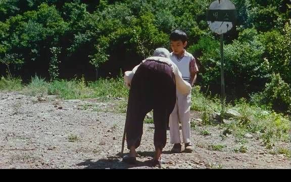 7岁男孩往哑巴外婆鞋里撒尿，78天相处疗愈千万人