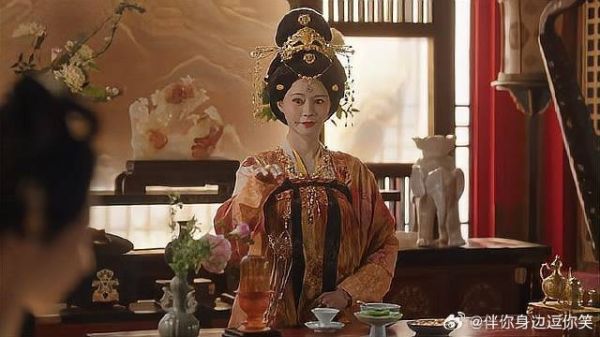 牡丹让淑妃换坐姿 淑妃伸出手：我的腿麻了！