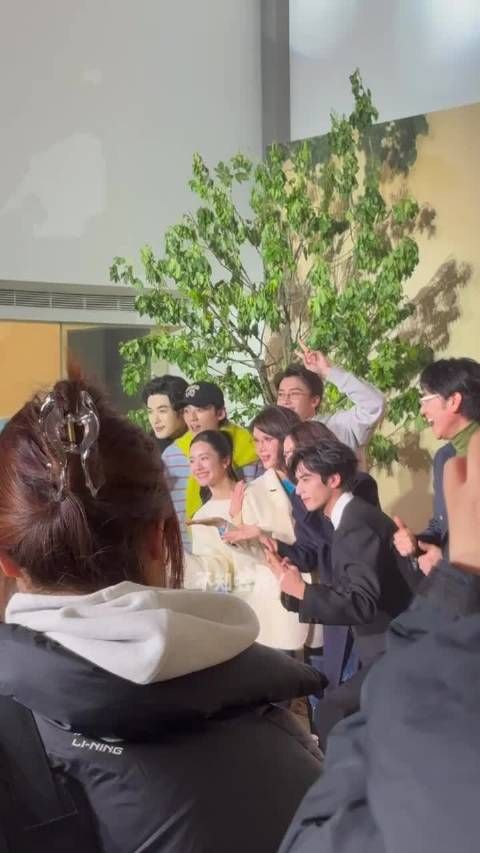 宋威龙赵今麦这好像婚礼现场，从娇兰到庆功宴龙麦一直幸福