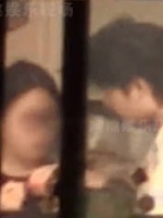 高越吃女友手里的冰淇淋