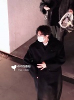 下班了后面拿的怎么还是森光双人扇