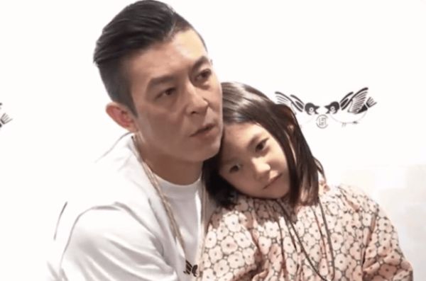 陈冠希女儿Alaia完美继承超模母亲与父亲陈冠希的高颜值，长相甜美可爱。