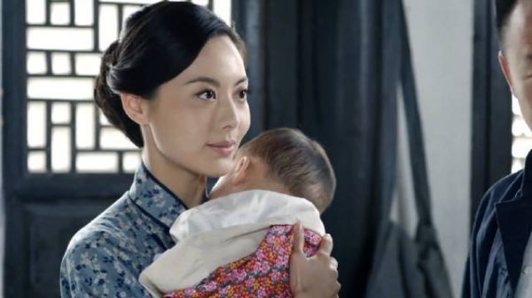 夫妻二人再闯敌营，同心协力粉碎阴谋，重新诠释沉默的荣耀！