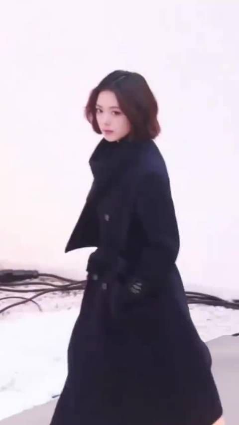 赵今麦短发造型亮相庆功宴，转型小聂总引关注