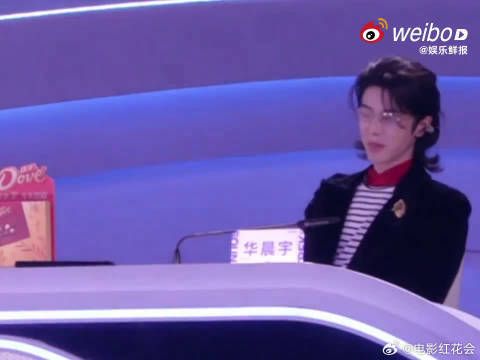 张卓尔《身骑白马》戏腔注入灵魂，华晨宇频频点头，满眼欣赏藏不住！