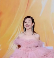 她21岁嫁52岁亿万富豪，结婚仅两周老公去世，多年官司分得900万