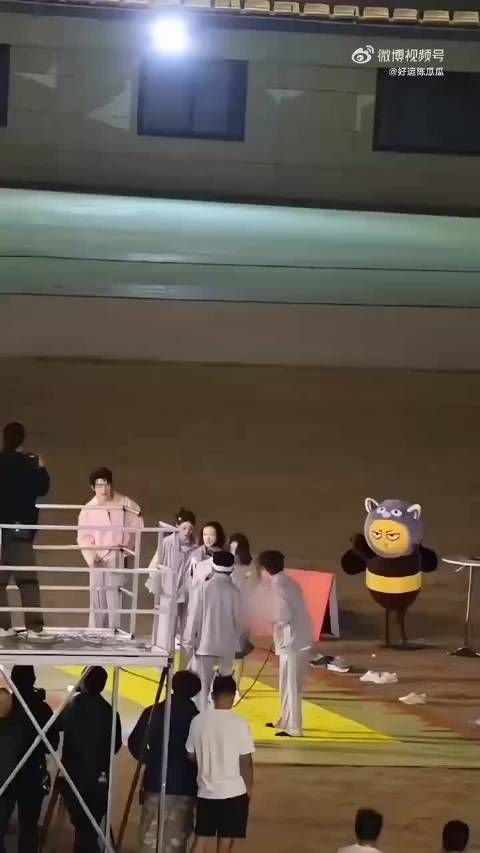 高叶周冬雨祝绪丹指压板跳绳瘫倒