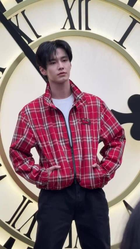 今天现下线活动哥哥生图太能打了！何与又酷又帅