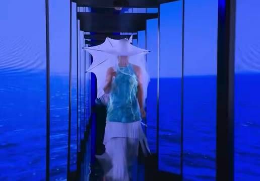 大阪直美这个出场造型是…？