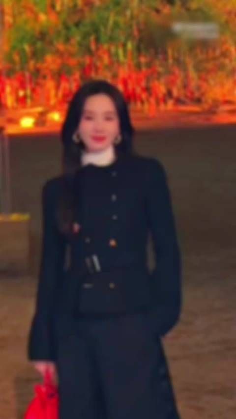 刘诗诗活动路透曝光，甜飒气质完美交融