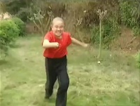 怪就怪在你爹不会起名，你改名叫段风云试试？