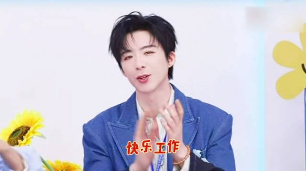 刘宇宁直播演唱祝你平安,暖心祝福打工人