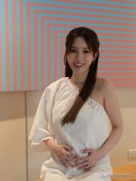 网暴零容忍！37岁女星怀胎8月遭诅咒一尸两命，深夜怒冲警局报案