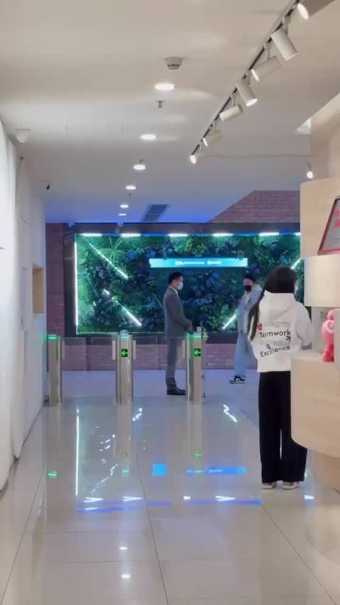 酷狗音乐代言人刘宇宁扫楼酷狗～ 现场直拍